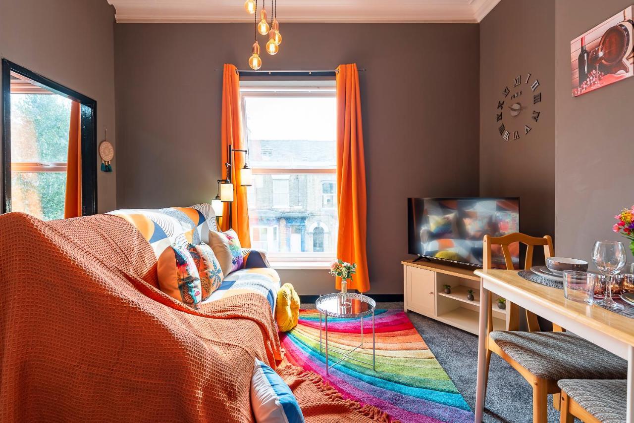 Art-Filled Bohemian 1 Bedroom Apt 2 Beds Colourful Praise Inn Apartment Kingston upon Hull Extérieur photo